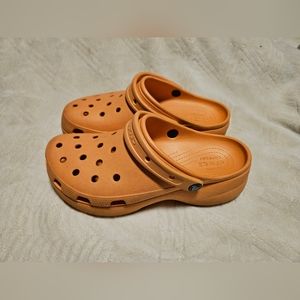 Peach Platform Crocs - women's 10